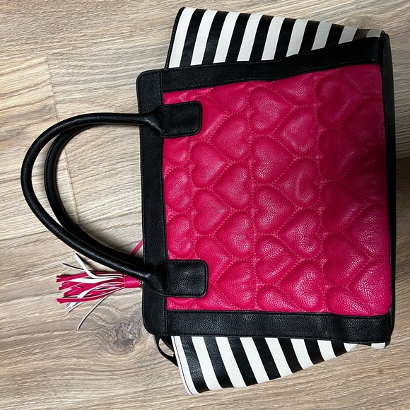 Betsey Johnson purse - Picture 2 of 2